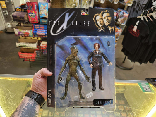 1998 McFarland X-Files Mulder and Scully